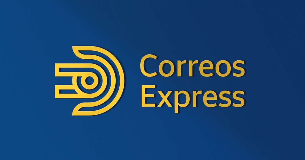 Entrega de un paquete de Correos Express al domicilio de un particular que realizó un compra en un eCommerce.