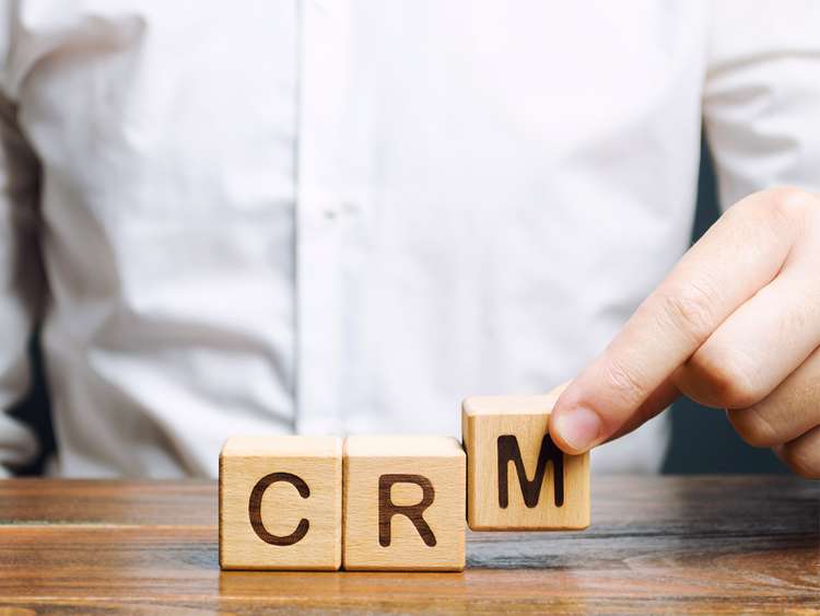 Los CRM son herramientas de gestión de las relaciones del cliente.