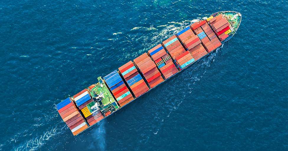 Barco contenedor realiza el transporte de la cadena de suministro o supply chain de miles de eCommerce. 